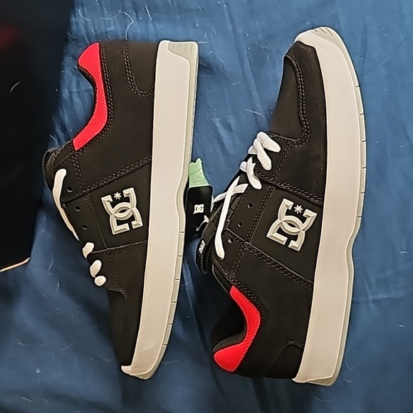 Dc shoes - Picture 2 of 7